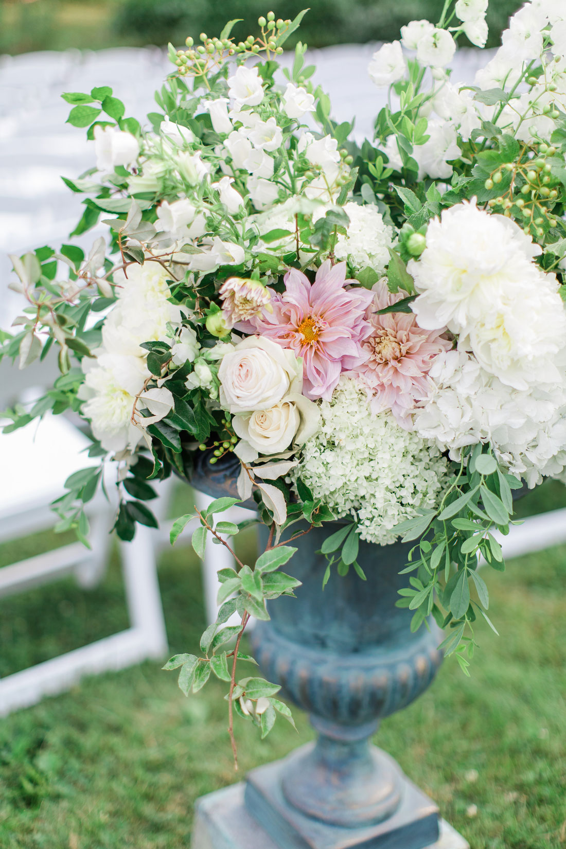 Meant to Be wedding, flowers by LynnVale Studios, Kate Nesbitt Photography